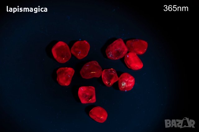 10 броя шпинел 6.85ct нетретиран полирани кристали силна флуоресценция, снимка 2 - Други - 42938868