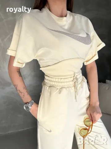 Nike дамски комплект Различни цветове , снимка 3 - Спортни екипи - 49200020