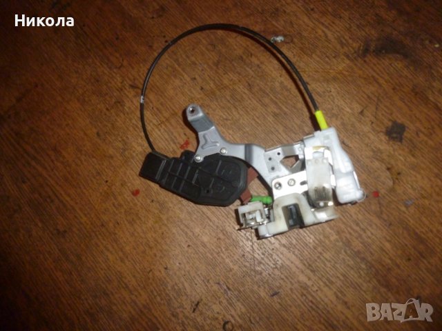 Задна дясна  брава за Пежо 107, снимка 2 - Части - 43837916