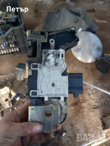 Предна лява брава Форд транзит 2000-2014г , снимка 4 - Части - 49104177