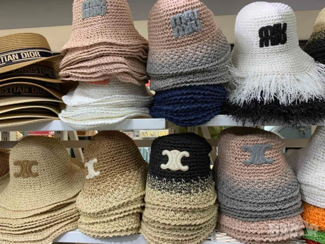 плажни шапки/ каперси miu miu celine loewe , снимка 6 - Шапки - 50970350