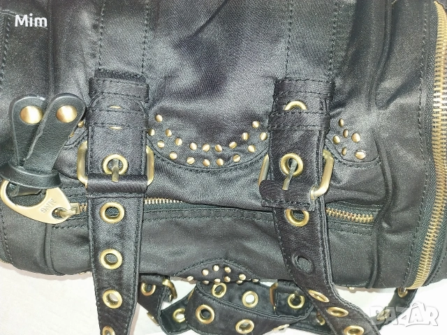 Нова Черна чанта с капси, снимка 10 - Чанти - 53602523