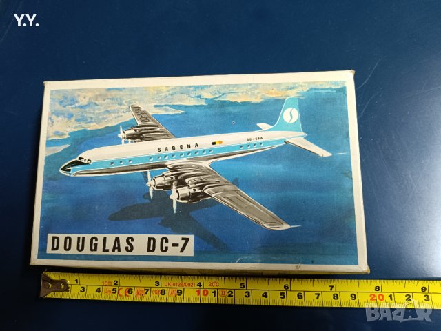 Модел на пътнически самолет Douglas DC-7 ,за сглобяване, снимка 2 - Влакчета, самолети, хеликоптери - 43770771