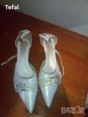 Дамски обувки , слонова кост, снимка 1 - Дамски обувки на ток - 27859934