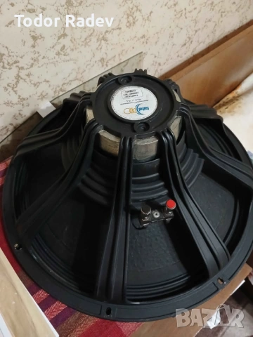 Бас говорител