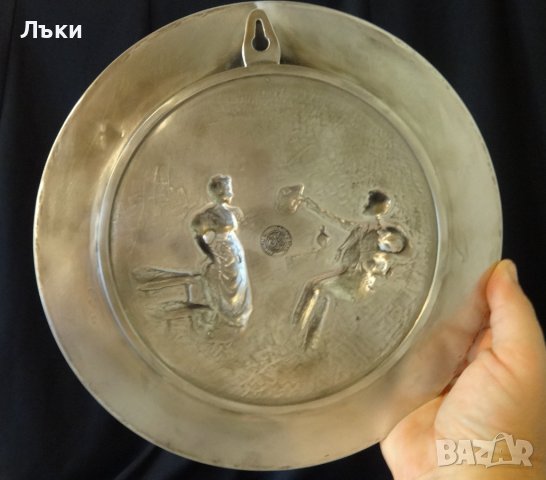 Калаена чиния,пано с любовна картина Lindenwirtin. , снимка 3 - Антикварни и старинни предмети - 43905550