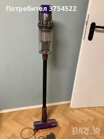 Вертикална прахосмукачка Dyson V10, снимка 3 - Прахосмукачки - 48975460