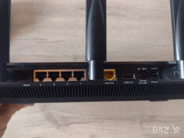 NetGear R7000 Nighthawk AC1900 Smart WiFi Router, снимка 7 - Рутери - 52146280