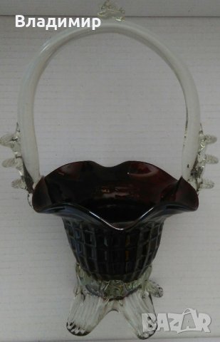 Красива кошничка/бонбониера - масивно релефно стъкло, снимка 1 - Декорация за дома - 26467136