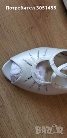 Дамски обувки бял сатен за булка, снимка 2 - Дамски обувки на ток - 32886892