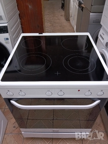 Свободно стояща печка с керамичен плот VOSS Electrolux с две години гаранция!, снимка 2 - Печки, фурни - 53001912