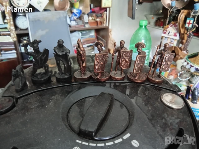 Метални фигурки на римски войници от шоколадови яйца Киндер сюрприз , снимка 1