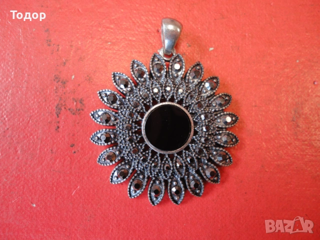 Страхотна колие медальон с камъни , снимка 3 - Колиета, медальони, синджири - 53302606