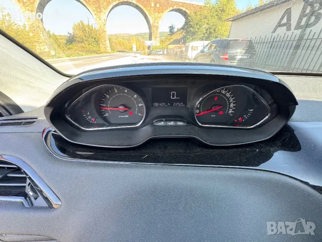 Peugeot 208 1.0i 68hp ZM01 НА ЧАСТИ, снимка 10 - Автомобили и джипове - 47701695