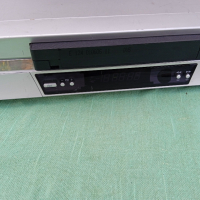 JVC Super VHS HI-FI  HR-S 5972, снимка 2 - Плейъри, домашно кино, прожектори - 36423871