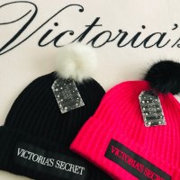 Оригинална шапка или шал Victoria’s Secret Pom Pom , снимка 2 - Шапки - 27276803