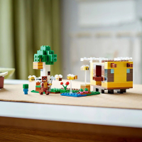 НОВИ! LEGO® Minecraft™ 21241 Къщата на пчелите, снимка 9 - Конструктори - 44875185