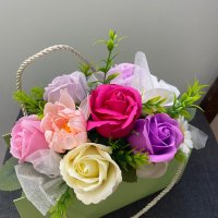 Картонени чанти с цветя, снимка 3 - Декорация за дома - 43742882