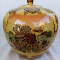 Ръчно рисувана ваза (урна), снимка 1 - Антикварни и старинни предмети - 43245846