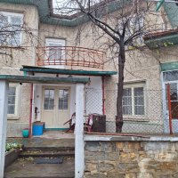 Двуетажна къща с двор, с. Присово, обл. Велико Търново, снимка 1 - Къщи - 43415302