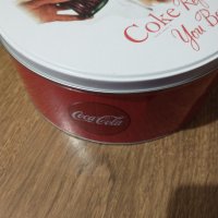 Метална кутия за бисквити/сладки или друго CocaCola внос от Германия, снимка 2 - Кутии за храна - 32316391