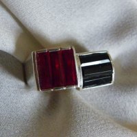 Стар западноевропейски сребърен пръстен с рубини и сапфири, снимка 2 - Пръстени - 35125013