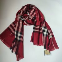 Червен кашмирен шал Burberry подарък за жена, снимка 2 - Шалове - 35140065