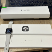 Часовник Apple Watch SE 2020, снимка 3 - Смарт часовници - 44875029