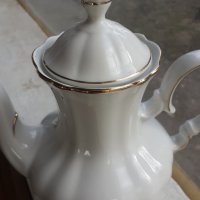 Чайник немски порцелан с златен кант, снимка 2 - Антикварни и старинни предмети - 40074040
