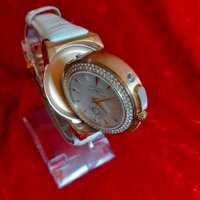Луксозен часовник с 2 лица и камъни сваровски - Лимитирана серия!, снимка 4 - Дамски - 43437270