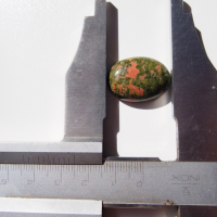 Естествен полускъпоценен камън кабошон- унакит, снимка 2 - Колиета, медальони, синджири - 36551196