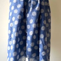 Прекрасен шал вълна и коприна син на точки и голяма синя чанта Roccobarocco , снимка 2 - Чанти - 43493271