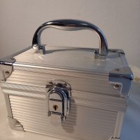 Алуминиево куфарче сейф, снимка 1 - Други стоки за дома - 35331196