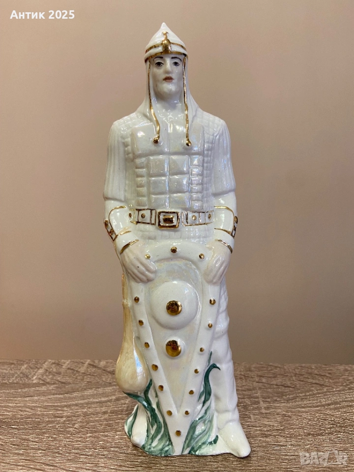 Винтидж порцеланова статуетка „Богатир със щит“, Коростенски порцеланов завод, СССР, снимка 1