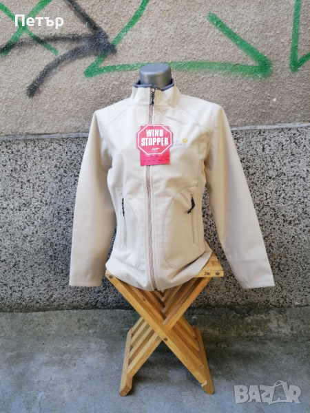 Продавам нов красив качествен дамски полар с мембрана, уиндстопър Jack Wolfskin , снимка 1