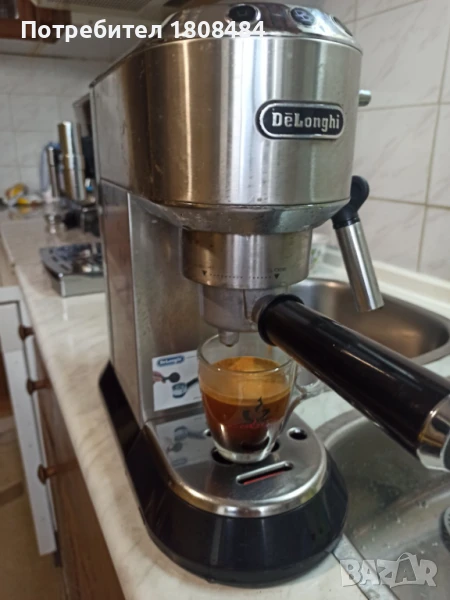 Кафе машина Делонги Дедика с ръкохватка крема диск работи перфектно и прави невероятно кафе  , снимка 1