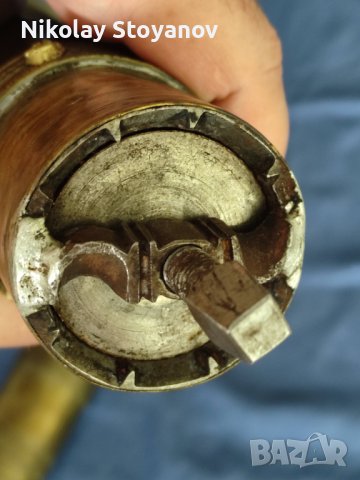 Стара месингова мелничка за кафе, снимка 4 - Антикварни и старинни предмети - 37799636