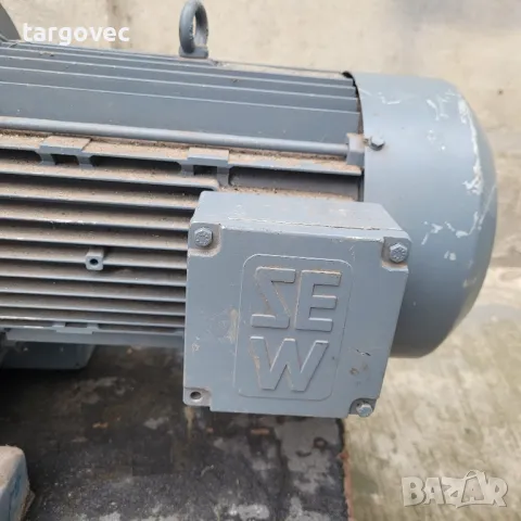 нов електромотор с редуктор трифазен 36 оборота, снимка 3 - Други машини и части - 48490176