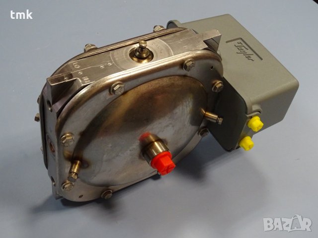 Трансмитер на налягане Taylor Pneumatic Transmitter, снимка 3 - Резервни части за машини - 33285353