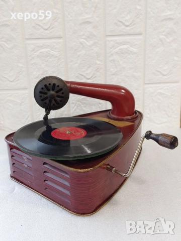 Рядък миниатюрен грамофон начало на 20 век