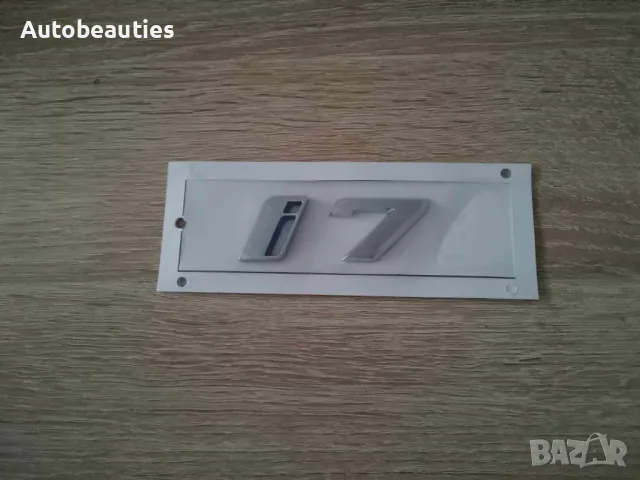 сребриста емблема BMW i7