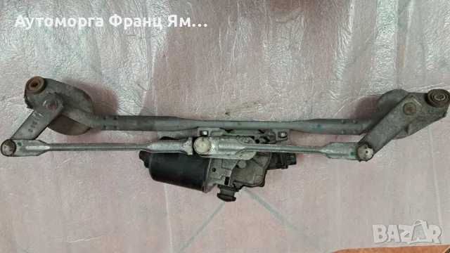 851100F020 Моторче предни чистачки Toyota Corolla Verso , снимка 2 - Части - 47509777