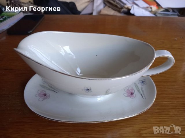 Красива порцеланова сосиера , снимка 1