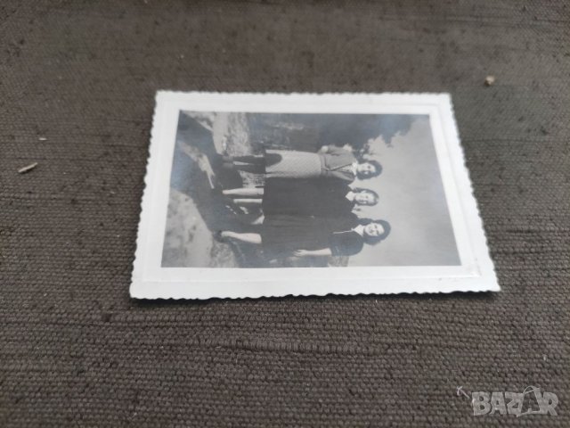 Продавам снимки Момичета с. Чепино 1 август 1946 , снимка 1 - Други ценни предмети - 40238260
