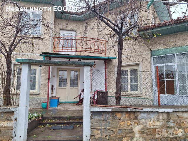 Двуетажна къща с двор, с. Присово, обл. Велико Търново, снимка 1 - Къщи - 43415302