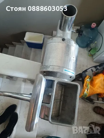 Италианска Машина за Меляне на кашкавал и сирена, снимка 3 - Кафемашини - 48824166