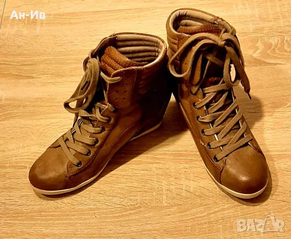 Стабилни, топли ботиJUST MAZZONI, снимка 2 - Дамски боти - 49229619