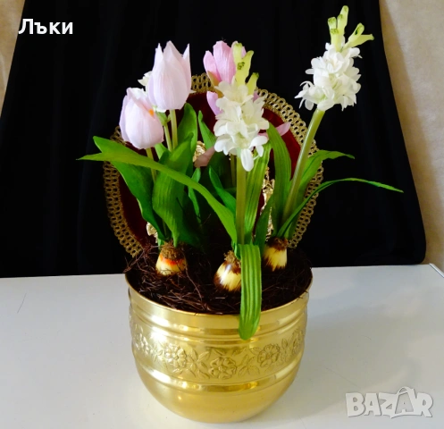 Позлатена кашпа от месинг с аранжировка изкуствени цветя. , снимка 4 - Антикварни и старинни предмети - 53010491