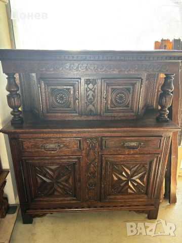 Масивен шкаф с дърворезба 