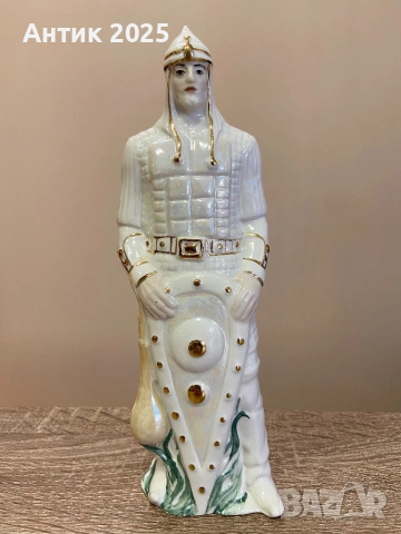Винтидж порцеланова статуетка „Богатир със щит“, Коростенски порцеланов завод, СССР